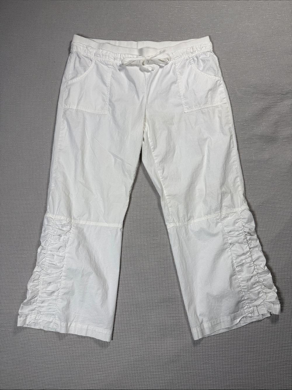 XCVI White Ruched Side Capris XL